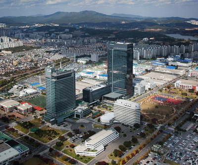 samsung_industrial_complex_located_at_suwon.jpg
