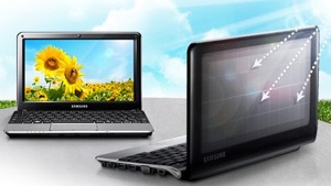 Samsung_NC215S_-_netbook_charged_by_solar_panel