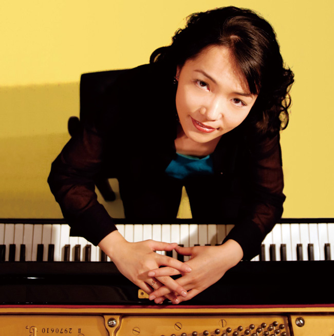Ayako Shirasaki JazzPianist 100dpi 650